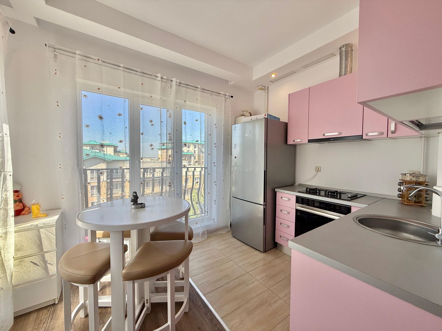 COSMOPOLIS - Apartament cu 3 camere, mobilat si utilat + 2 parcari - Poză 4