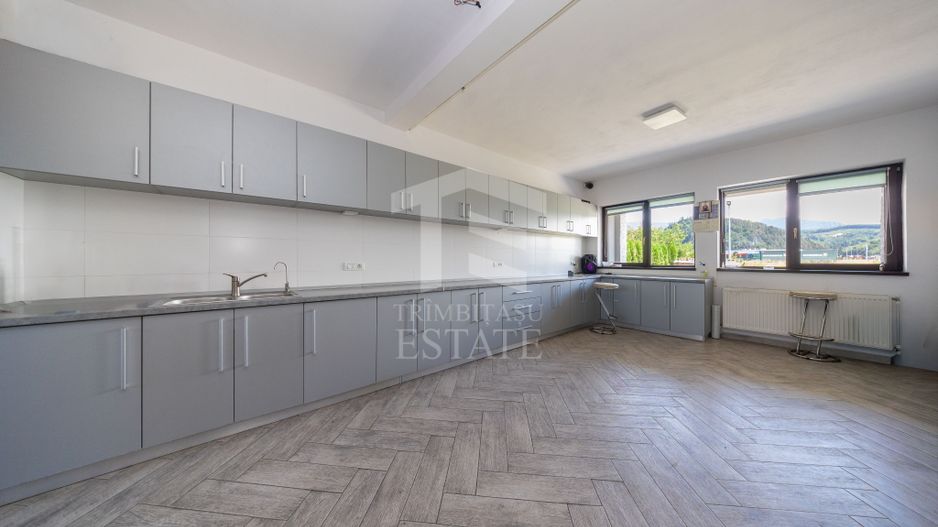 RASNOV| Cladire multifunctionala | 350 mp | Vad turistic si comercial - Poză 11