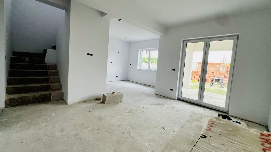 Duplex nou cu 5 camere despartit prin garaj - Dumbravita - Poză 1