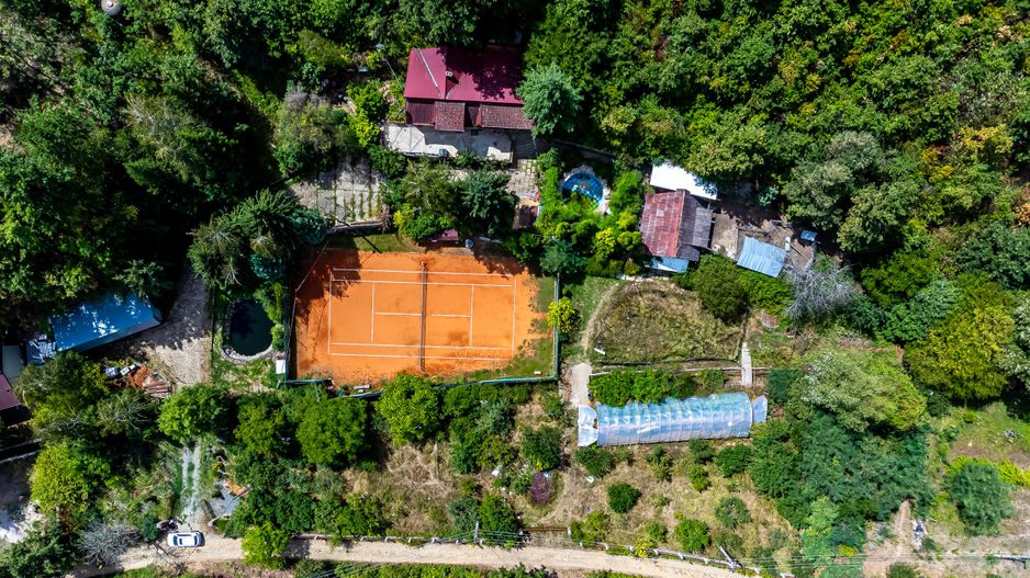 PROPRIETATE VÂNDUTĂ Casă conac cu 15.000 mp deal împădurit la Barațca, - Poză 2