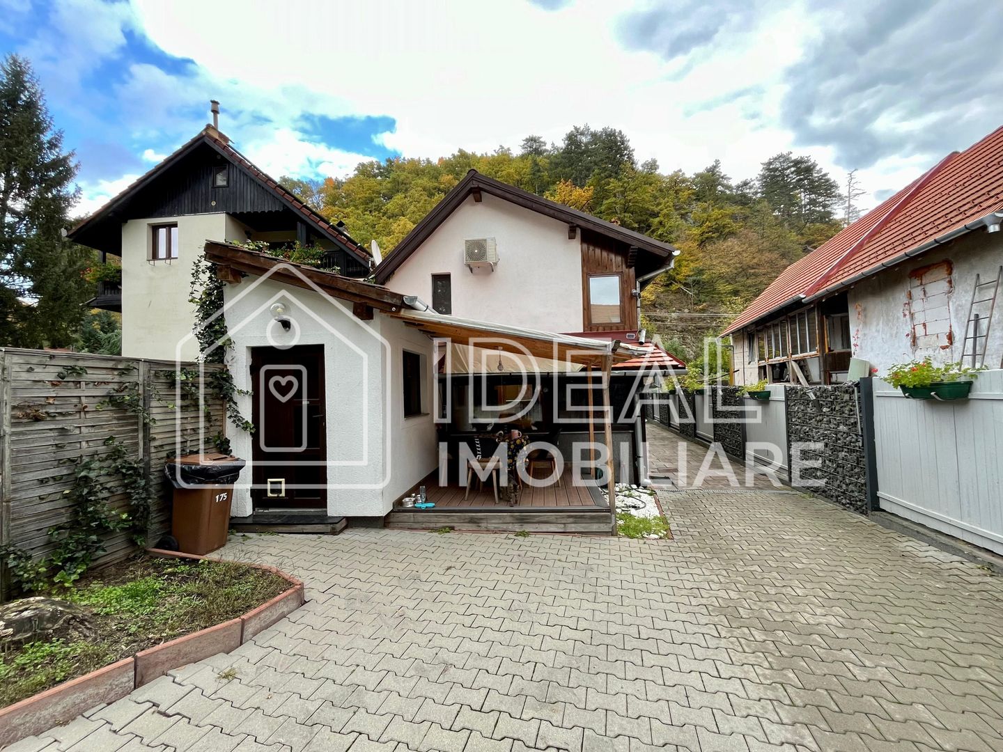 Casă individuală cu 5 camere și curte proprie - în Cisnădioara - Poză 1