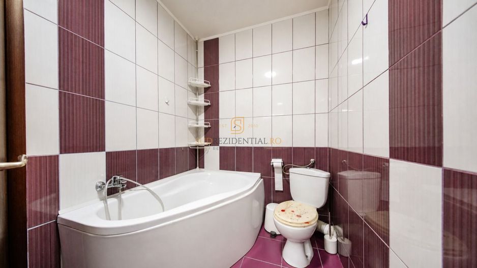 Apartament 3 camere, complet mobilat, decomandat, etaj intermediar - Poză 23