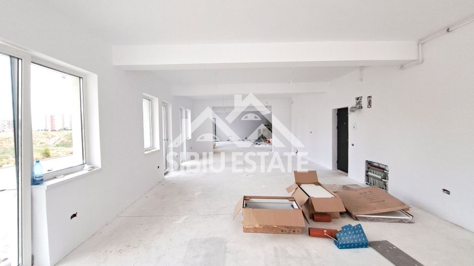 Spatiu comercial 190 mp vitrine la strada, dublu acces, parcari - Poză 6