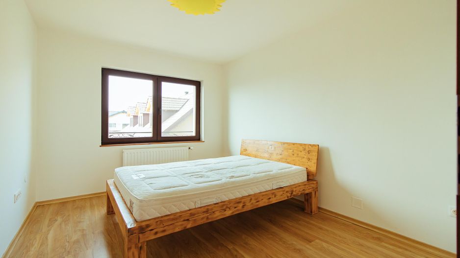 Casă nouă, intrare Stupini - Poză 20