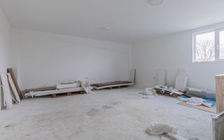Hala industriala Codlea ,se poate impartii in doua - Poză 23