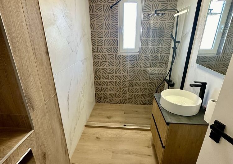 Apartament de vanzare 3 camere decomanda, balcon, parcare - Poză 6