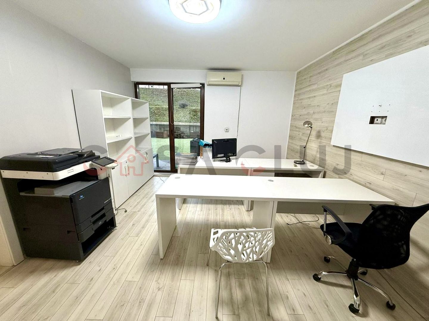 Lucrezi de acasa? Acest apartament cu terasa proprie poate fi ideal pentru tine - Poză 1