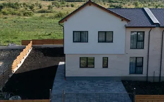 Duplex Premium de vânzare | La intrare în Chinteni - Poză 32