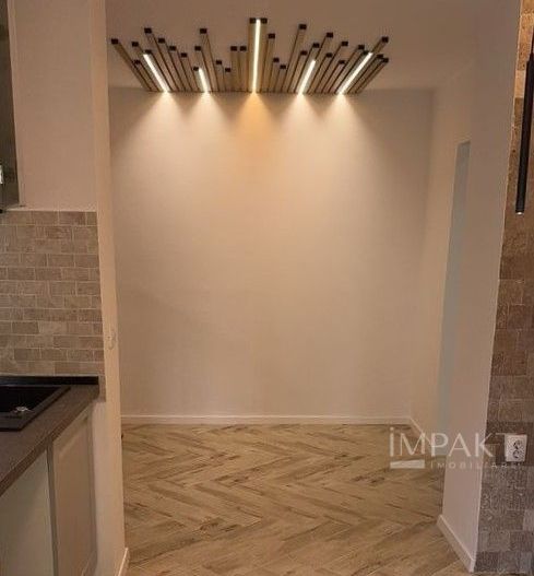 Oportunitate! 2 camere, decomandat, etaj intermediar - Primaverii! - Poză 3