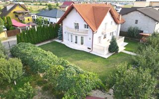 Casă spațioasă și elegantă cu teren  – Sânpetru - Poză 1