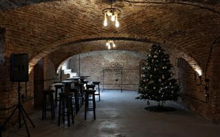 SAD - Spatiu comercial central de 160mp - ideal pentru cafenea, crama, magazin - Poză 1