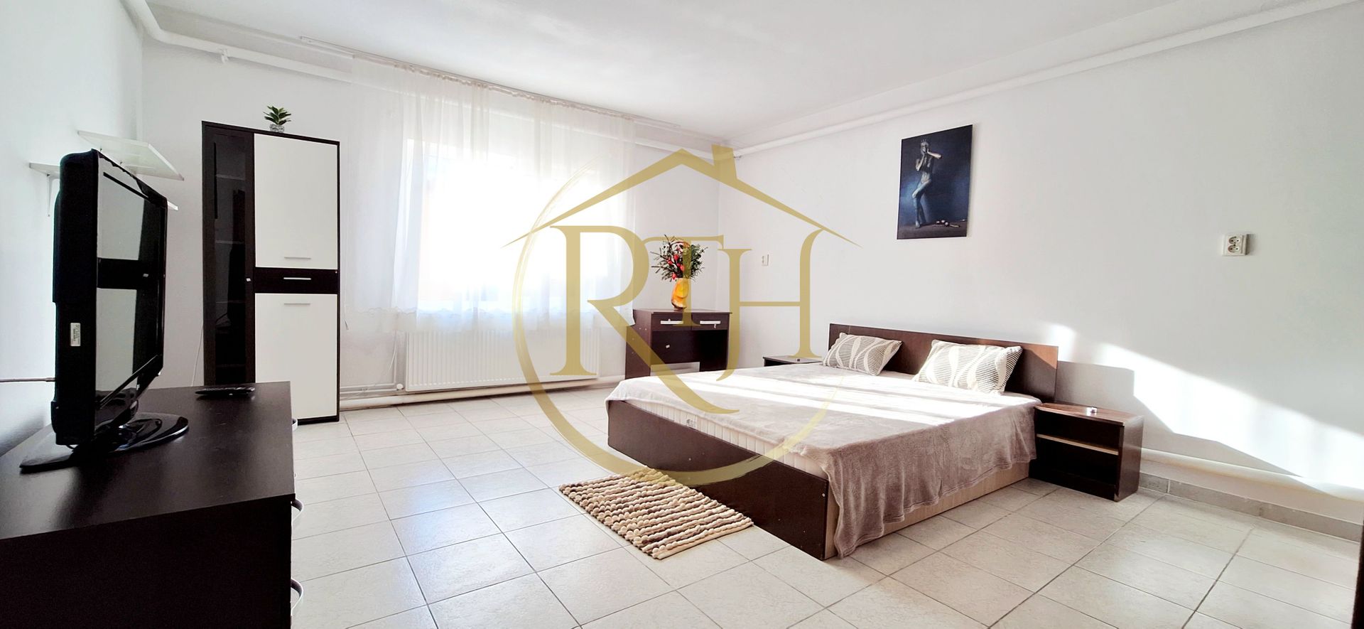 Oferim spre inchiriere casa spatioasa cu 2 camere, Zona Soarelui,cartier privat - Poză 1