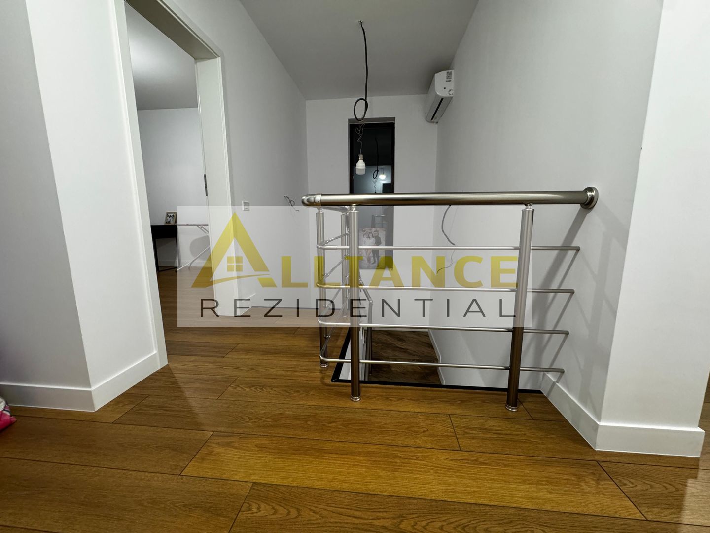 Vila de vanzare-5 camere-3 bai-500 M de STV - Poză 21