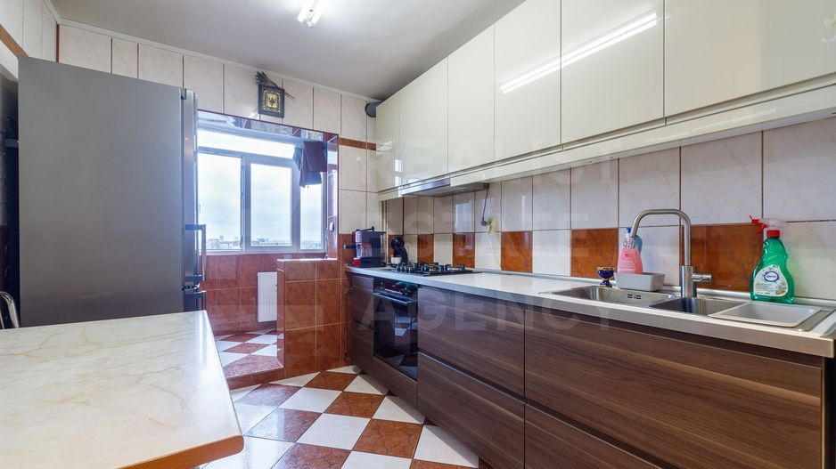 Vânzare, apartament, 3 camere, zona Uverturii - Poză 4