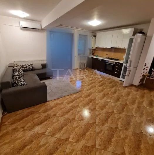 Apartament cu 3 camere, 2 balcoane, etaj 1, Parc Poligon. - Poză 1