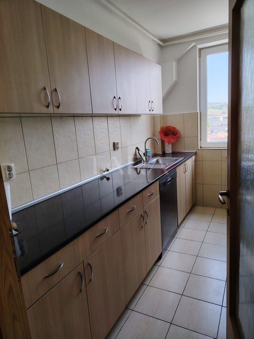 Apartament 37 mp, etaj 3/4, mobilat și utilat complet, 2 parcari. - Poză 5