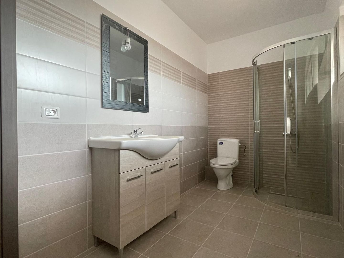 Duplex 4 camere - toate utilitatile - Mosnita Noua - Poză 12