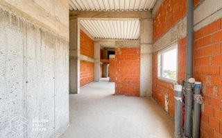Penthouse cu potential exceptional, la rosu, 170mp, mansardabil pana la 300mp - Poză 4