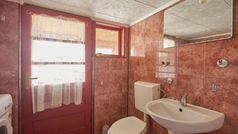 Casa individuala  Leresti la strada principala+ teren 831 mp, utilitati complete - Poză 11