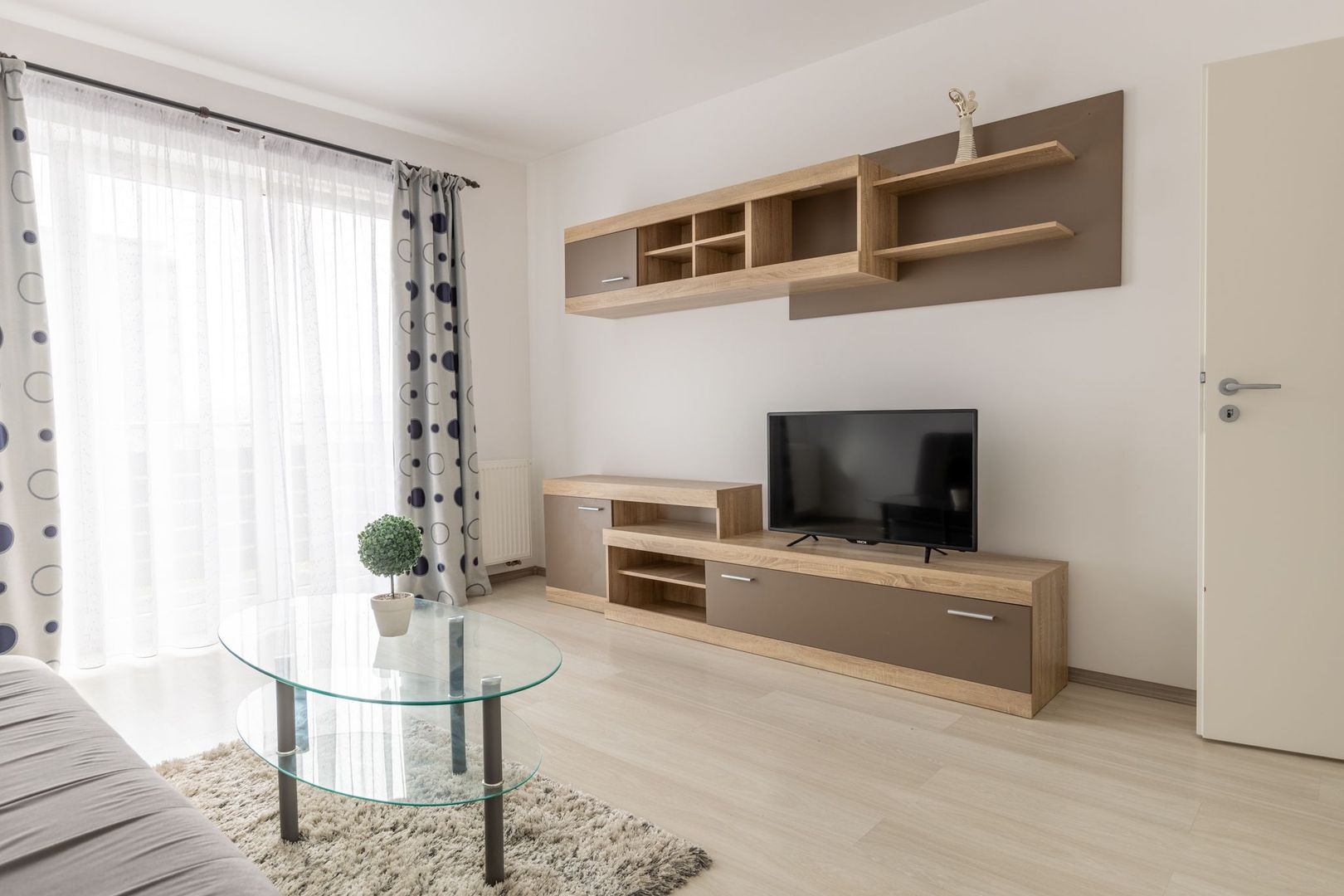Oferim spre inchiriere apartament 2 camere etaj intermediar - Poză 4