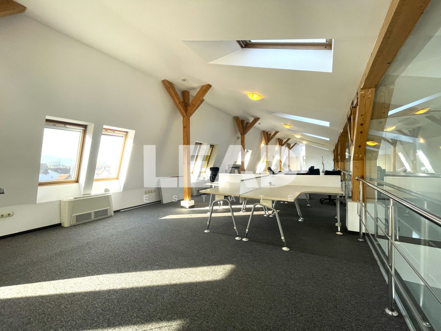 Birouri de inchiriat, open space, 187 mp utili, str Aurel Vlaicu! - Poză 1