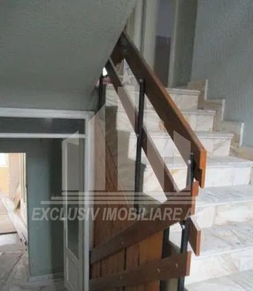 Casa individuala, cu etaj, in Cetate - Poză 2