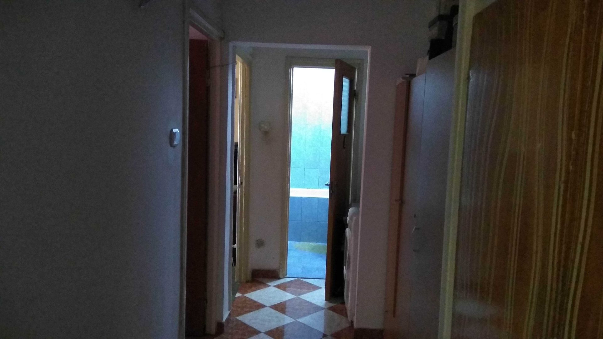 De vanzare apartament de 3 camere Titan,  5 min metrou Grigorescu - Poză 3