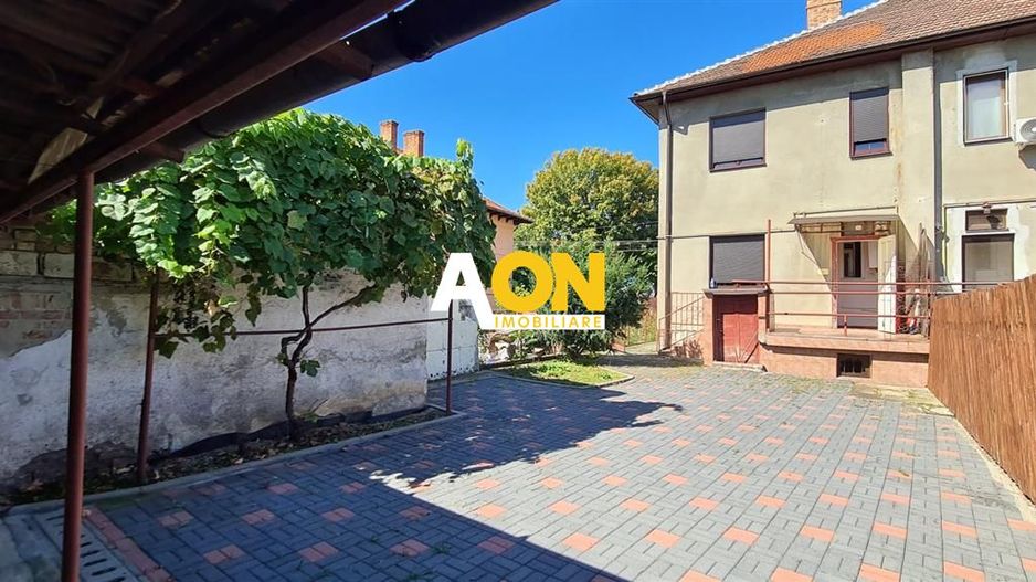 1/2 duplex  5 camere 232 mp teren cu garaj si curte ultracentral - Poză 3