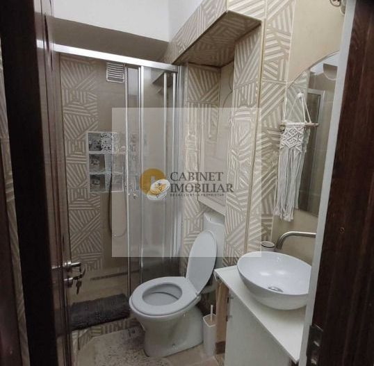 Piata Romana metrou - vedere catre bulevard - Poză 6