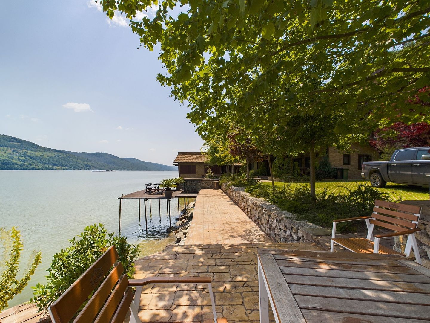 Pensiune de Lux pe Malul Dunării în Dubova - Poză 18