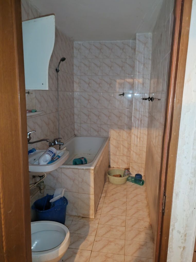 APARTAMENT  DECOMANDAT ZONA VITAN - Poză 4
