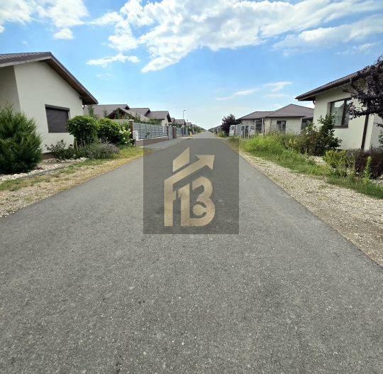 ​Casă 3 camere, 2 băi, curte generoasă 471 mp - Complex Luna, Balotești - Poză 13
