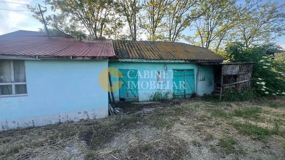 Proprietate generoasă: Casă cu 4 camere, anexe și teren de 3000 m²-Com. Țiganași - Poză 2