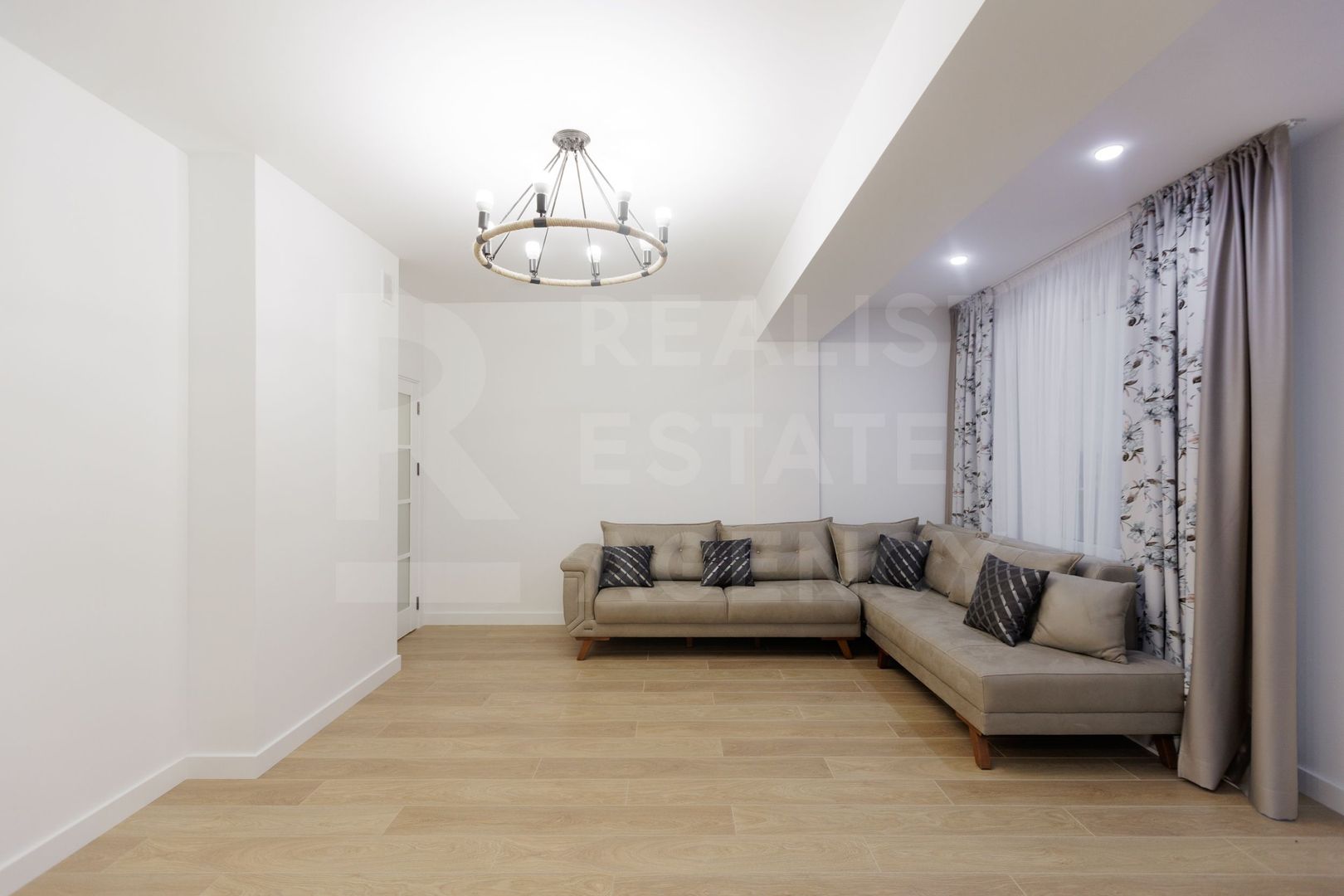 Vânzare, apartament, 2 camere, str. Calea Iesilor, sectorul Buiucani - Poză 2