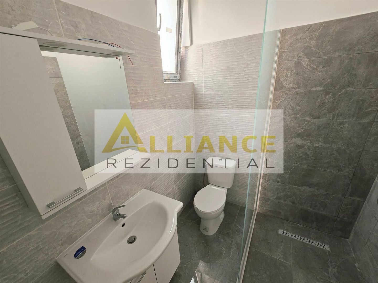Casa - 444mp teren - 4 camere- cartierul nou -154.990 euro - Poză 7