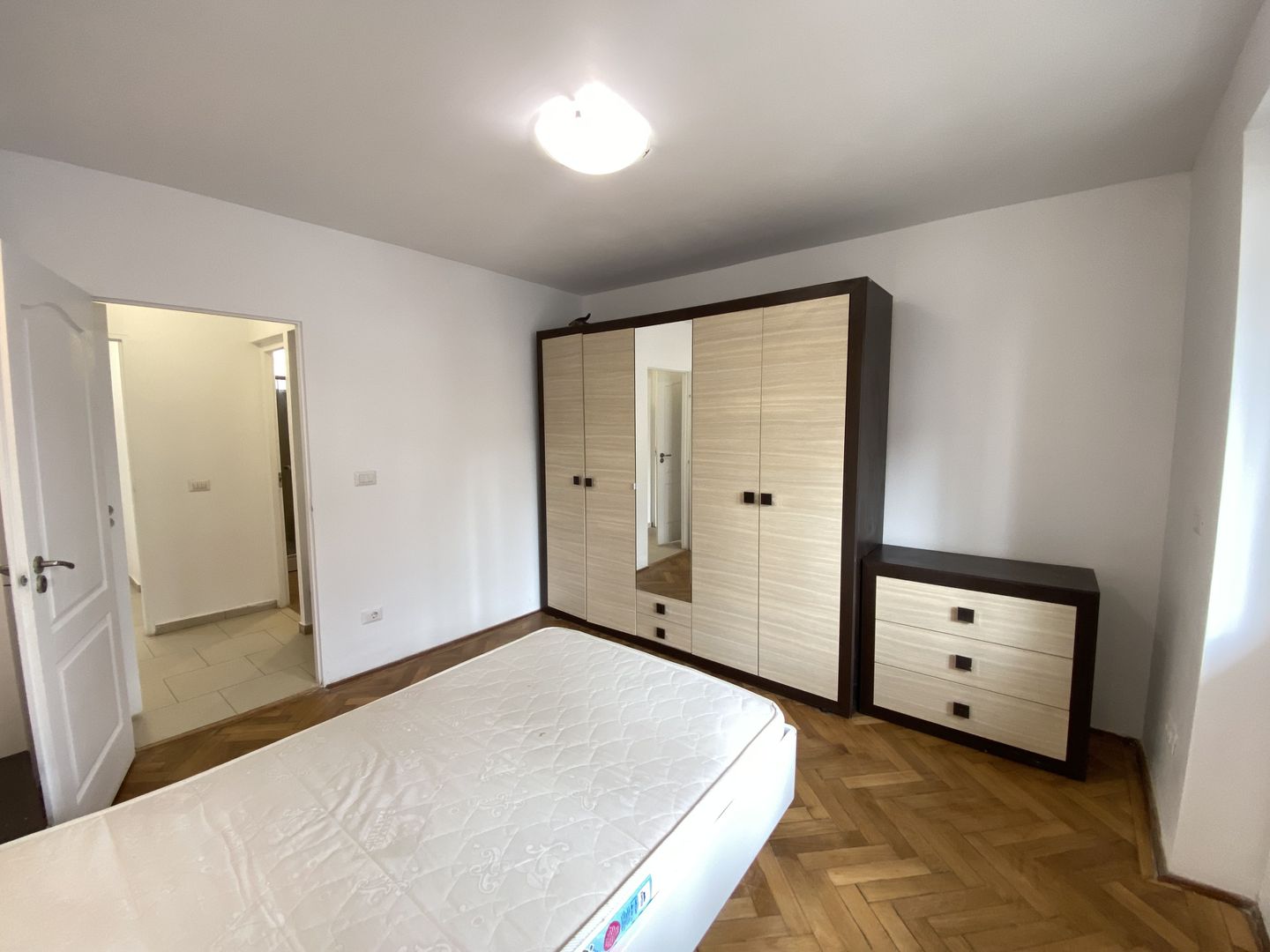 COMISION 0, Apartament/ Birou 2 Camere, 50mp, Decomandat, Zona Centrala - Poză 4