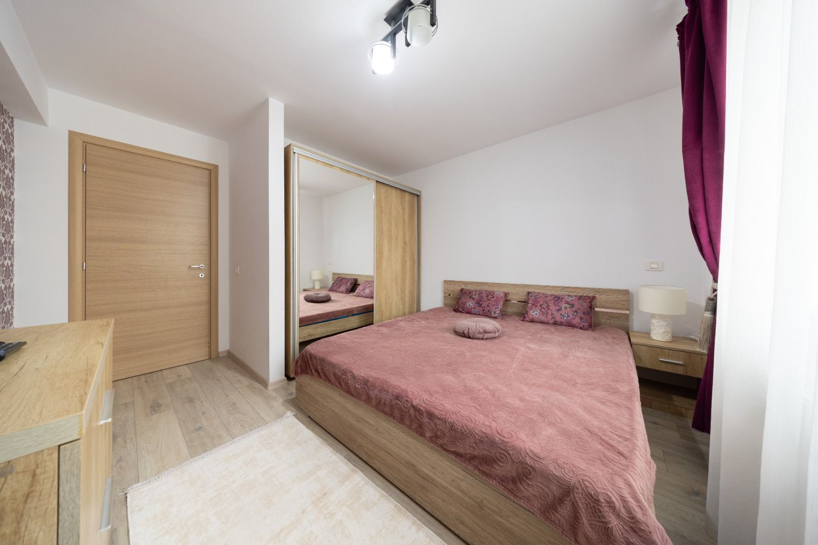 Apartament cu doua camere modern ,cu boxa in Top City - Poză 13