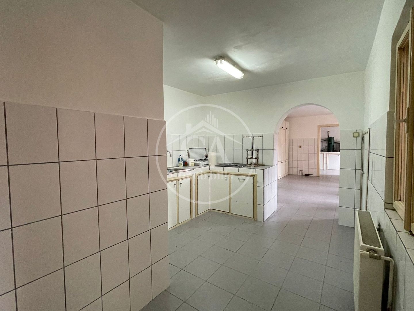 Casa de vânzare cu 8 camere de tip P+E+M in zona Rogerius, Oradea - Poză 4