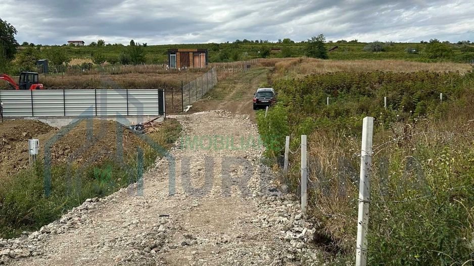 Teren intravilan de 500 mp în Chicerea-Tomești, zonă în dezvoltare - Poză 1
