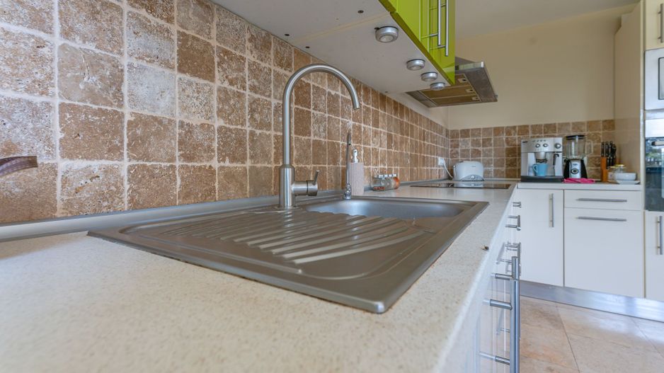 Casa individuala formata din living si 4 dormitoare in Halchiu - Poză 9