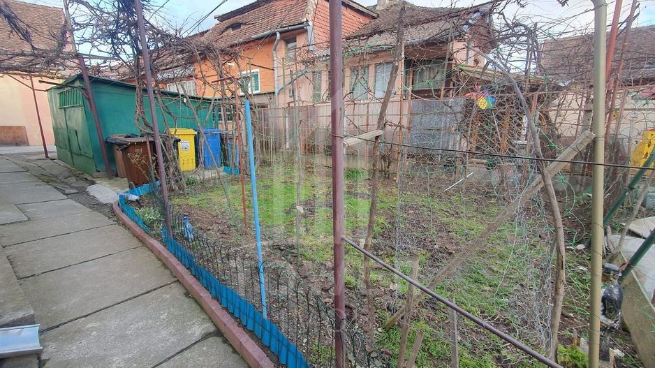 Casă de vânzare în Sibiu -individuală-curte comună- teren de 239 mp - Poză 9
