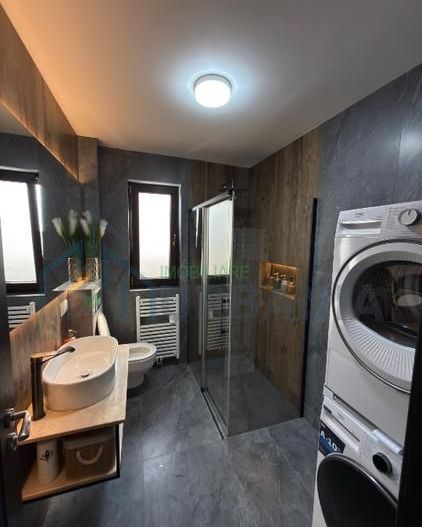 Apartament cu 3 camere/boxa/ pod cu placa de beton si loc de parcare - Poză 1