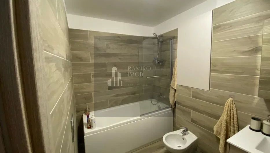 Apartament  3 camere decomandat 91 mp/Mamaia Nord/ Vedere la mare - Poză 4