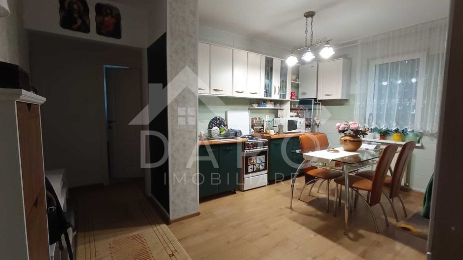 Apartament cu 2 camere modernizat de vânzare în Târgu Mureș - Poză 1