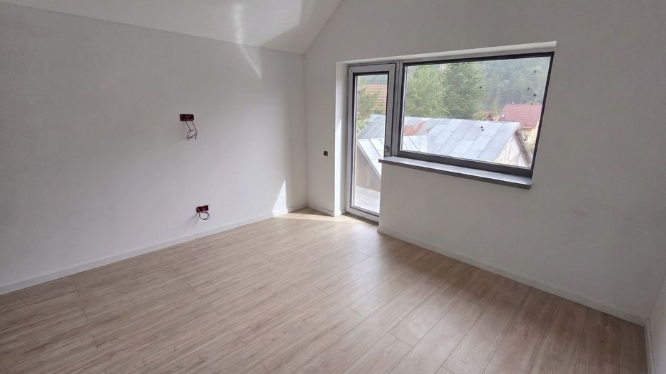 Apartament cu 2 camere 65,10 mp + 30 mp pod - vedere la muntii Caraiman Busteni - Poză 3
