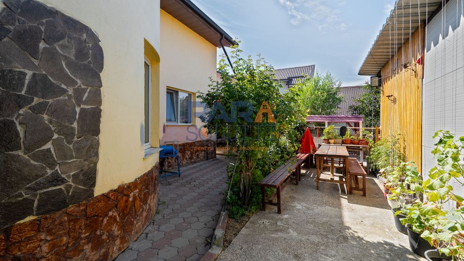 Vilă din cărămidă cu 4 dormitoare și 3 băi - Poză 16
