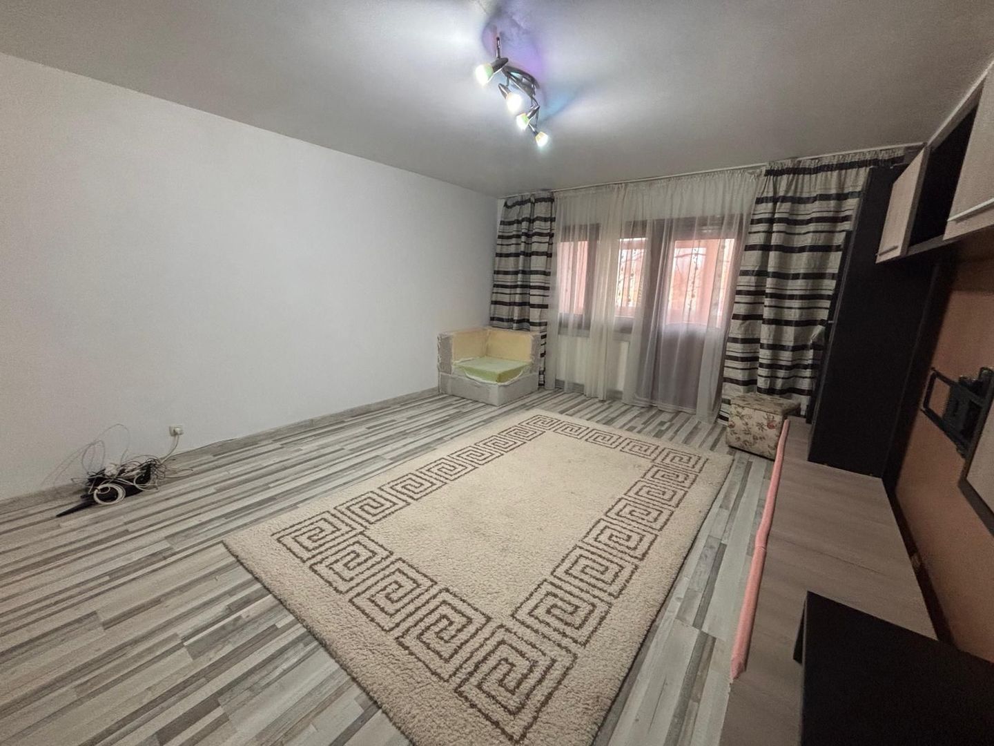 De inchiriat – Apartament 3 camere, 85 mp, partial mobilat - Poză 2
