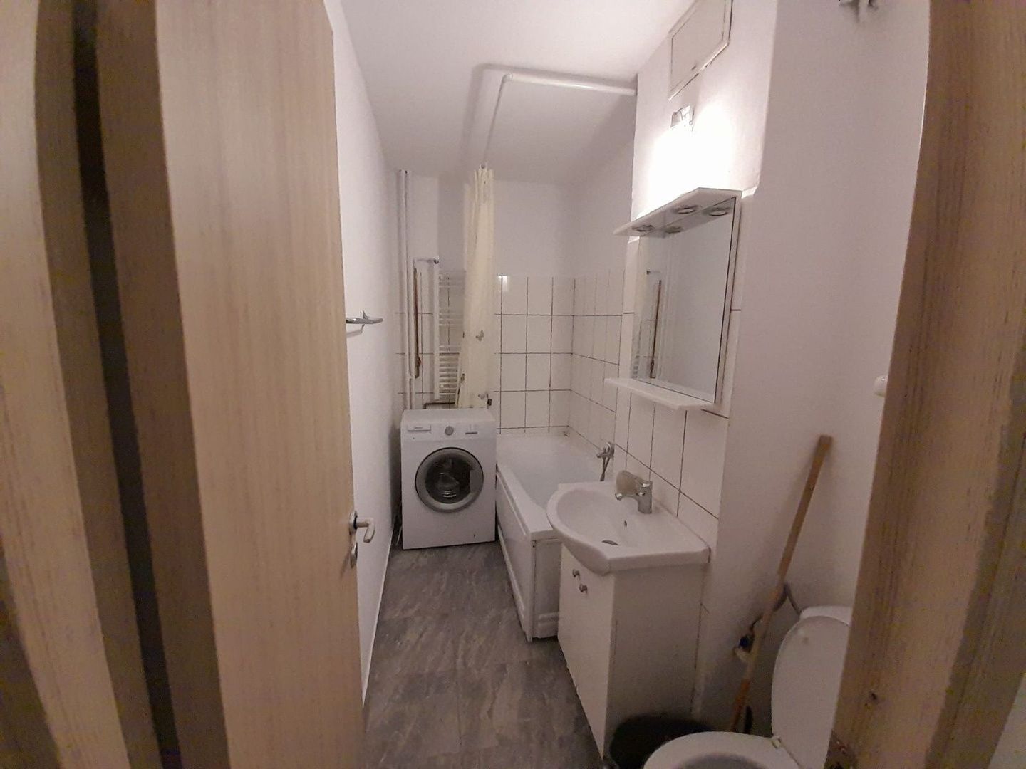Garsonieră spațioasă, bloc anvelopat, zona Sebastian – Vulcan-Pet friendly - Poză 2