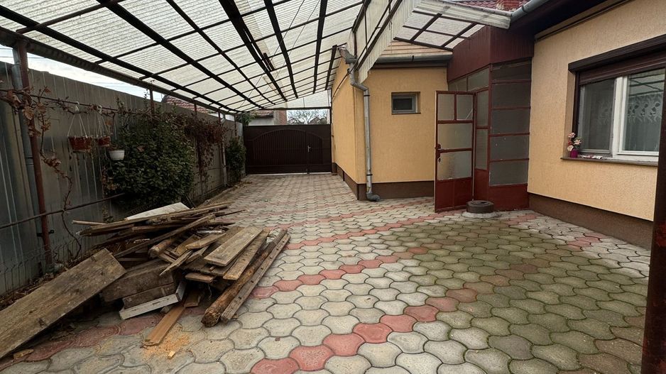 De vânzare Casă în Grădiște, curte + grădină proprie generoasă Arad - Poză 2