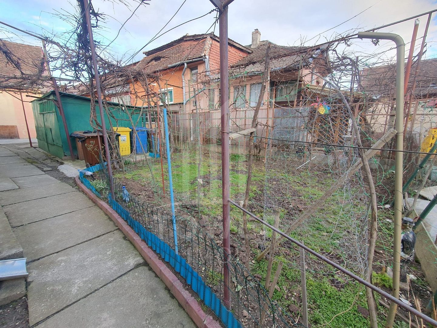 Casă de vânzare în Sibiu -individuală-curte comună- teren de 239 mp - Poză 9